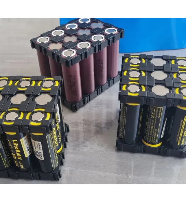 �������������� ������� ��� ��������� 12V (3S) 24000 Mah 